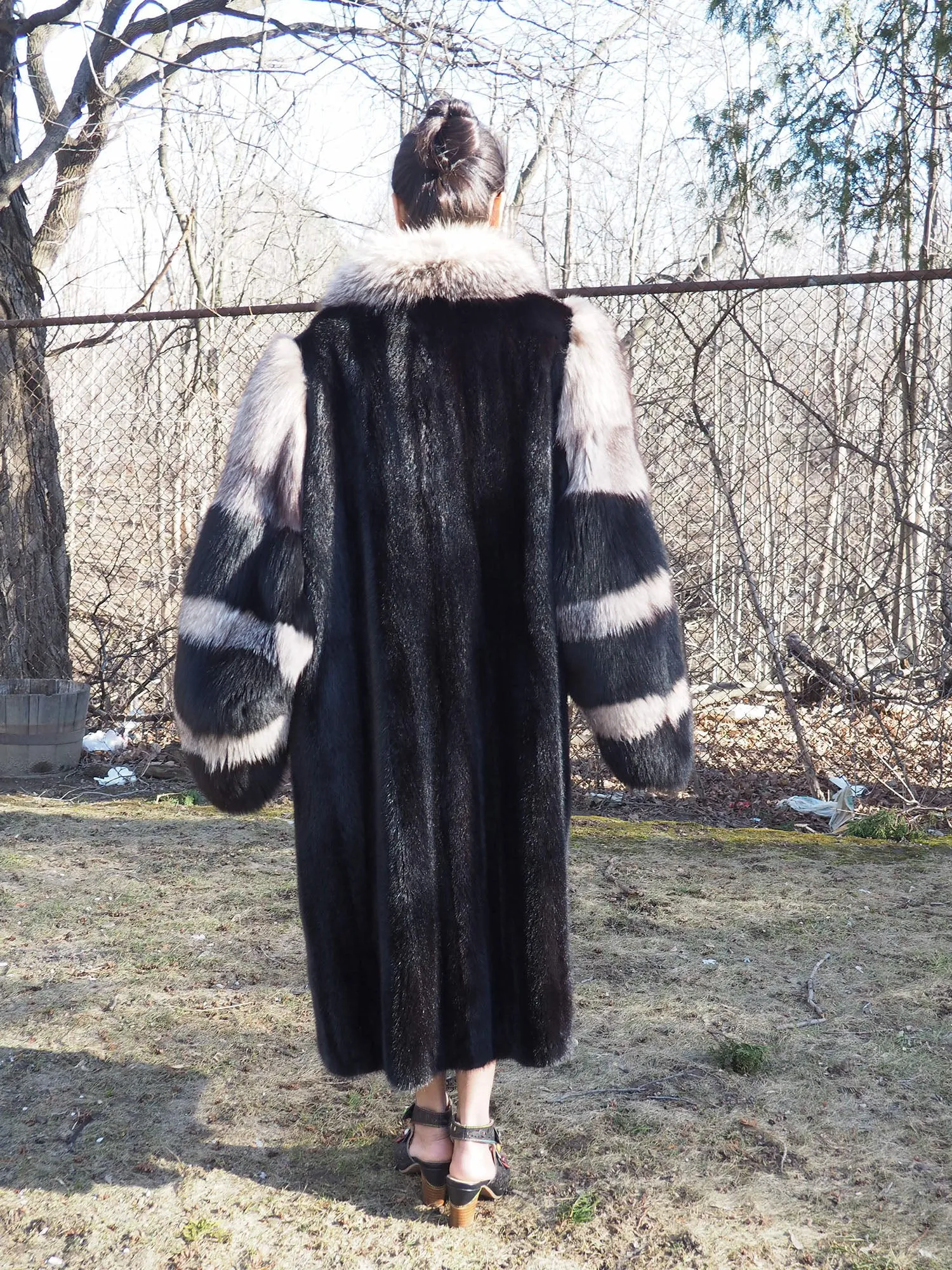 Black Mink Coat With Indigo fox Sleeves And Collar XL (16)