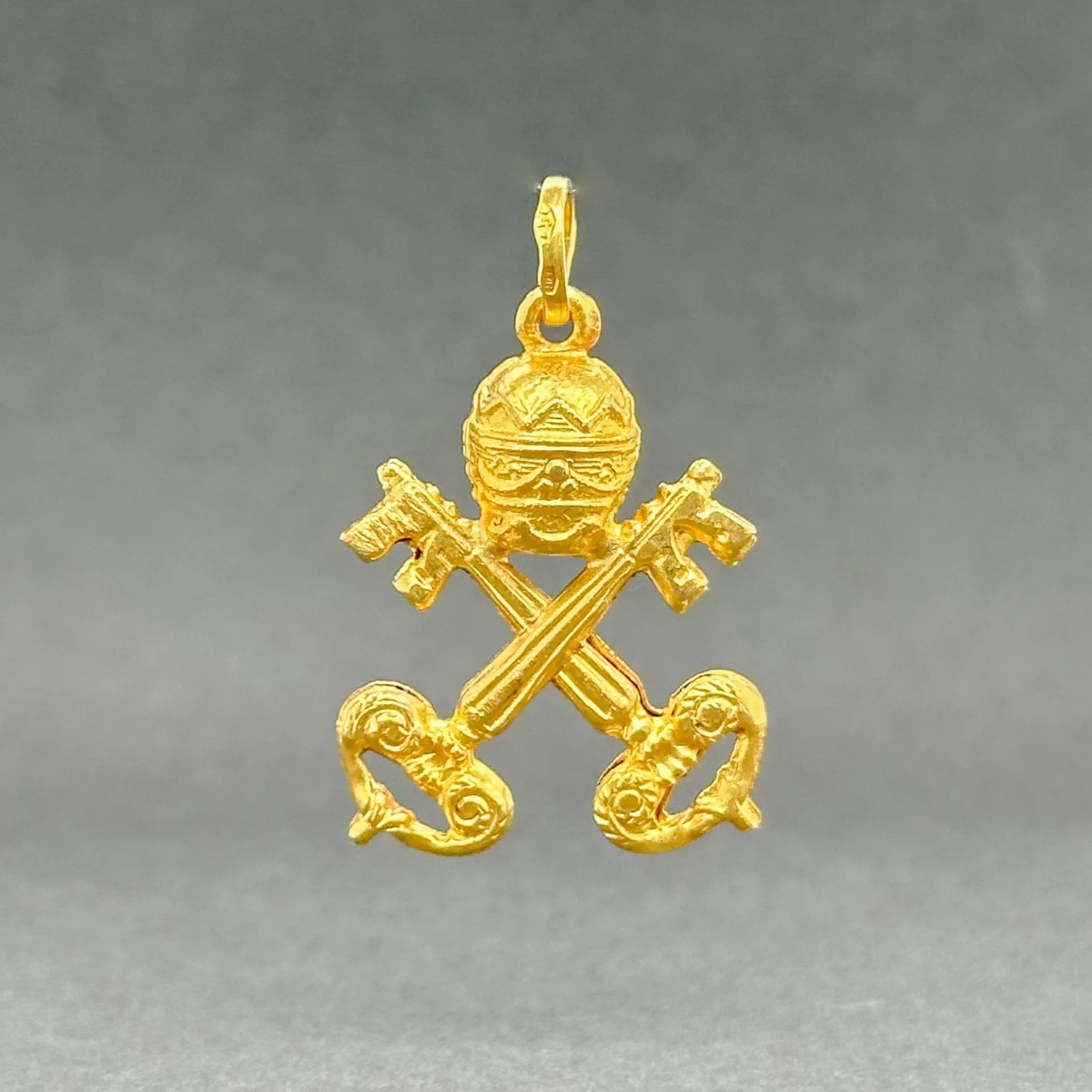 Estate 18K Y Gold Vatican Papal Coat of Arms Pendant