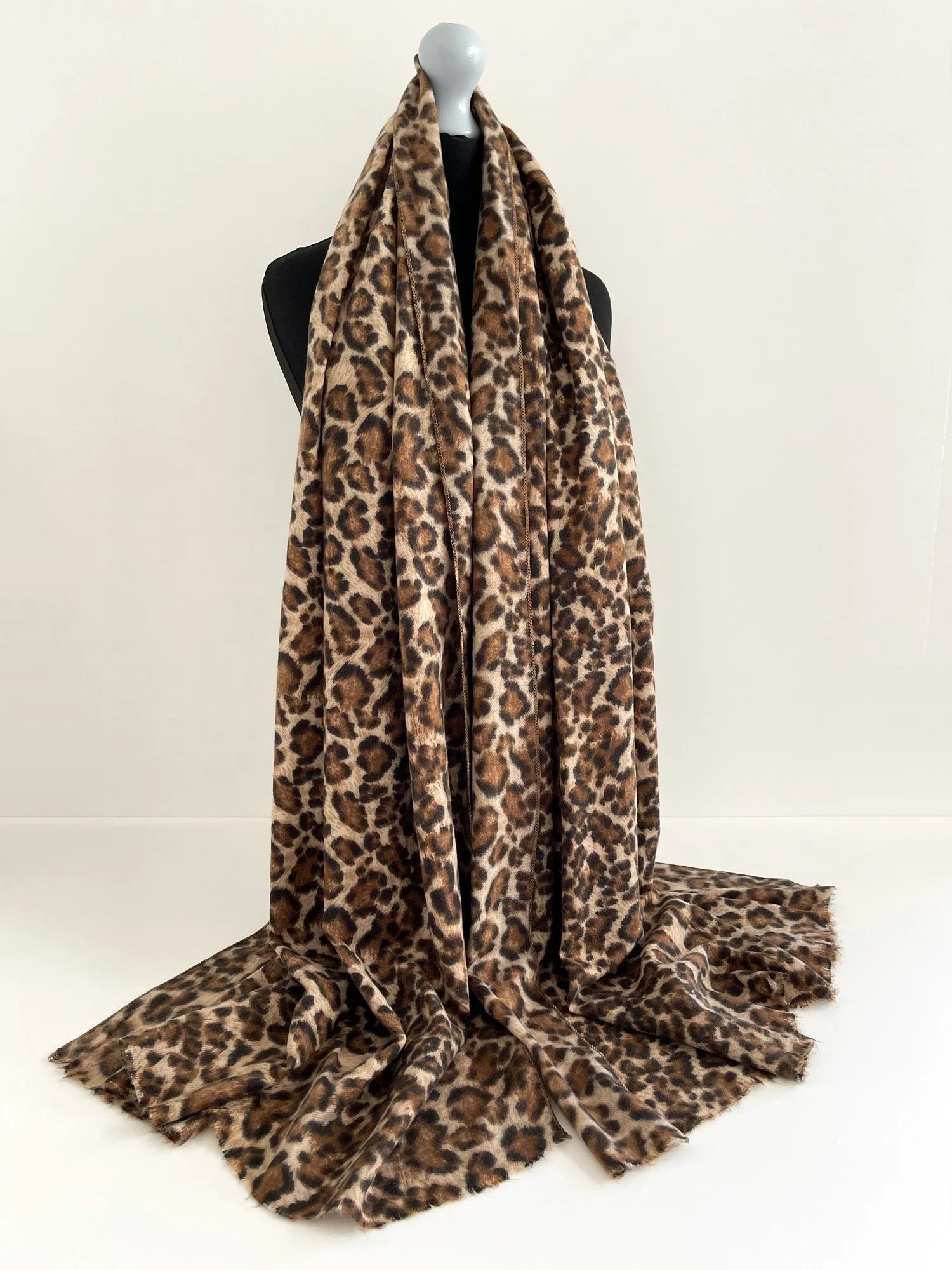 LARGE BROWN SUPER SOFT FLEECE FEEL LEOPARD PRINT SCARF